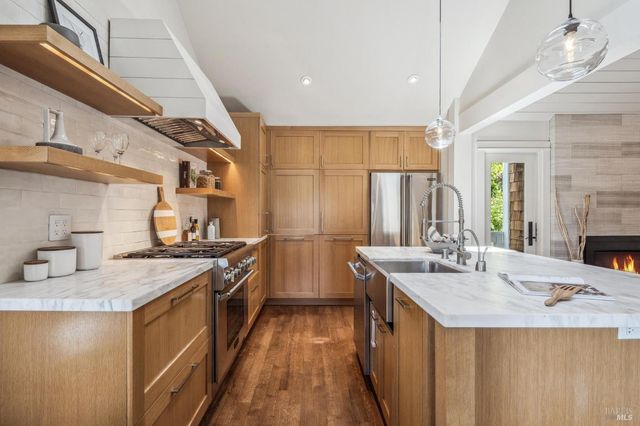 133 Ward St, Larkspur, CA 94939