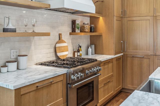 133 Ward St, Larkspur, CA 94939