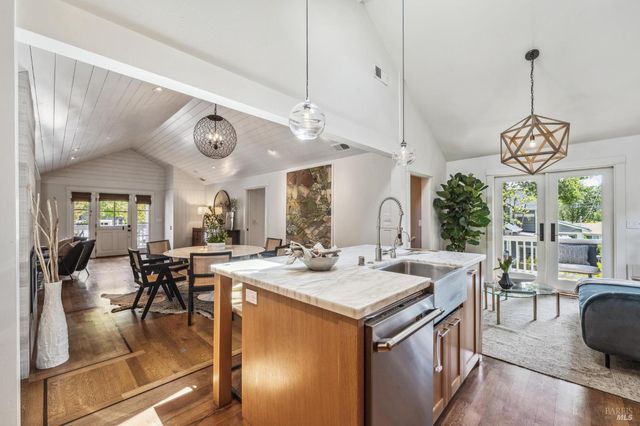 133 Ward St, Larkspur, CA 94939