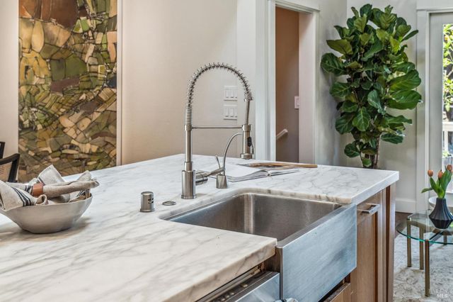 133 Ward St, Larkspur, CA 94939