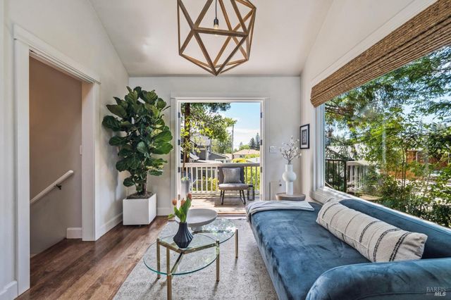 133 Ward St, Larkspur, CA 94939