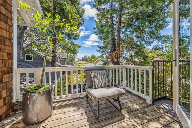 133 Ward St, Larkspur, CA 94939