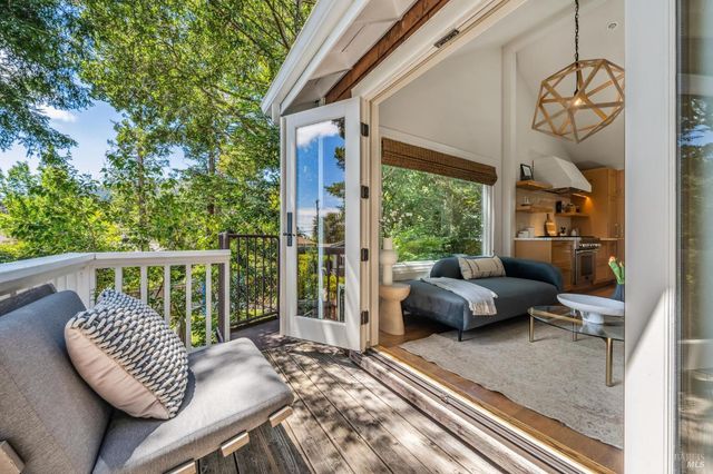 133 Ward St, Larkspur, CA 94939