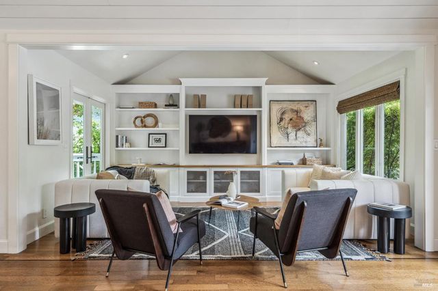 133 Ward St, Larkspur, CA 94939