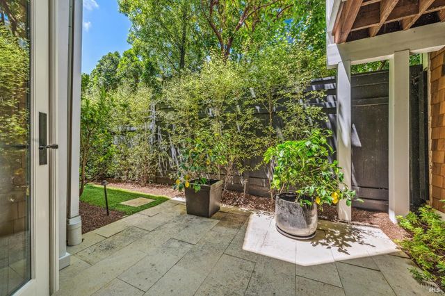 133 Ward St, Larkspur, CA 94939