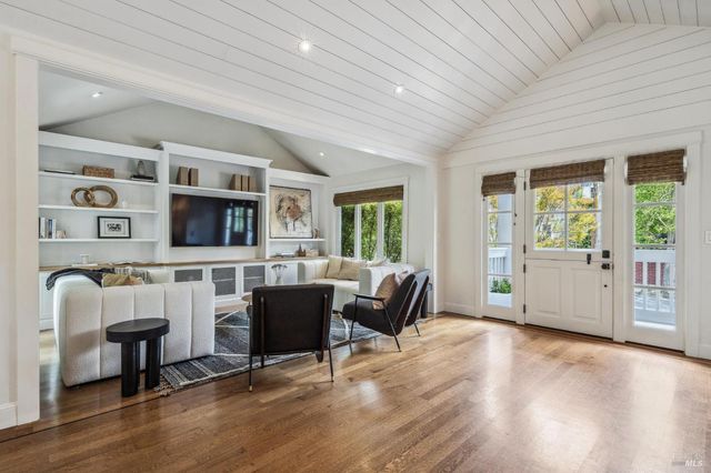 133 Ward St, Larkspur, CA 94939