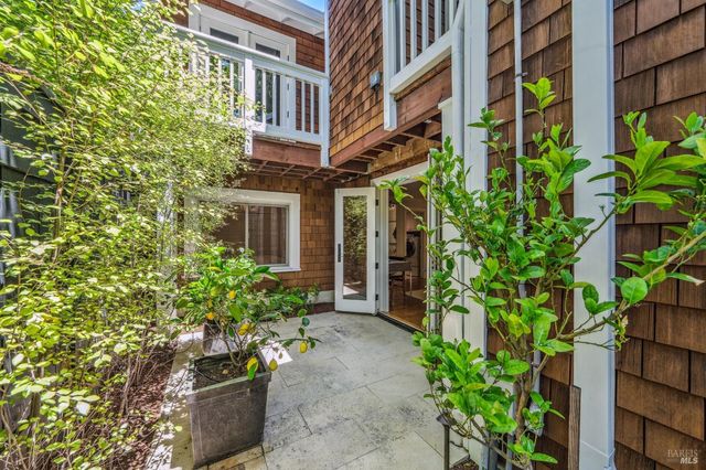 133 Ward St, Larkspur, CA 94939