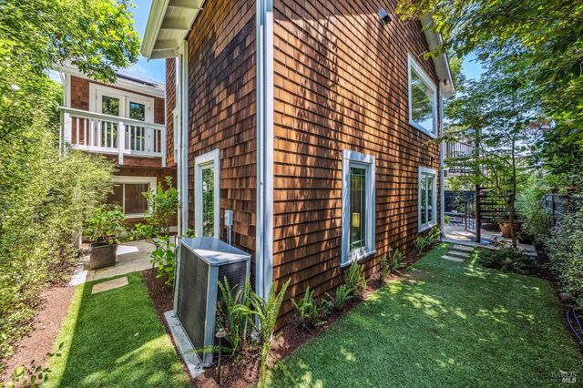 133 Ward St, Larkspur, CA 94939