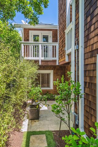 133 Ward St, Larkspur, CA 94939