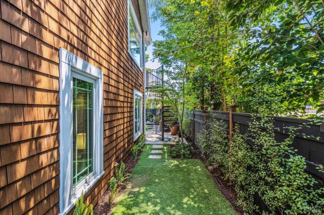 133 Ward St, Larkspur, CA 94939