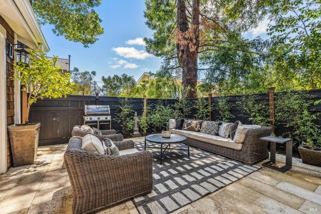 133 Ward St, Larkspur, CA 94939