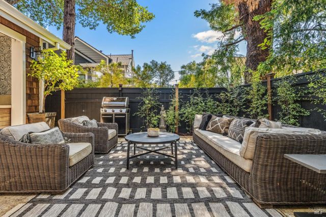 133 Ward St, Larkspur, CA 94939