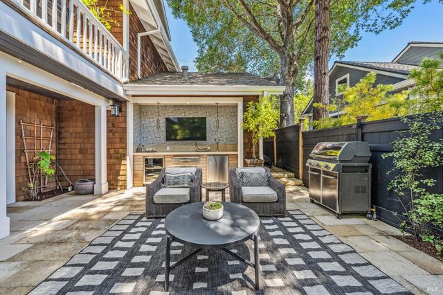 133 Ward St, Larkspur, CA 94939