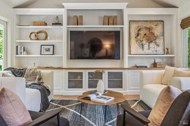 133 Ward St, Larkspur, CA 94939