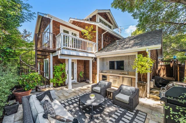 133 Ward St, Larkspur, CA 94939