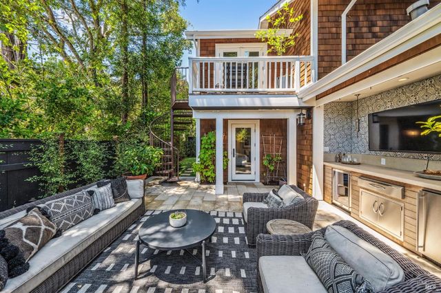 133 Ward St, Larkspur, CA 94939