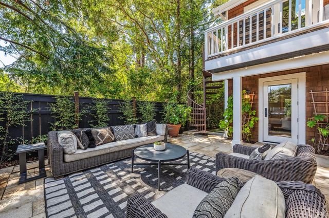 133 Ward St, Larkspur, CA 94939