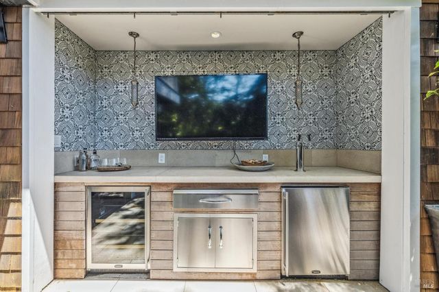 133 Ward St, Larkspur, CA 94939