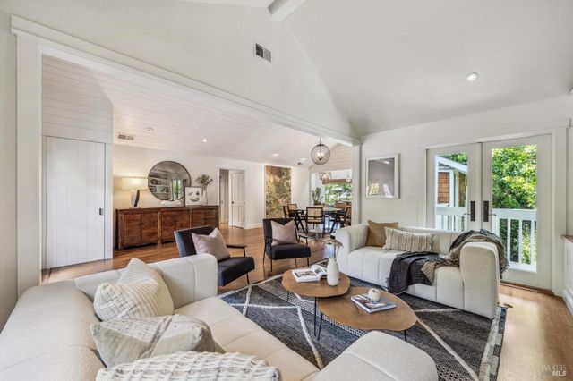 133 Ward St, Larkspur, CA 94939