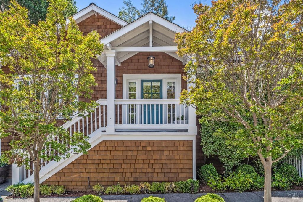 133 Ward St, Larkspur, CA 94939