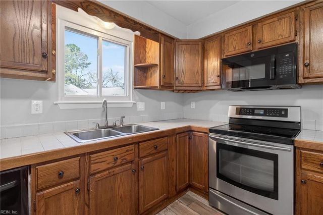 486 Leslie TER, Virginia Beach, VA 23452