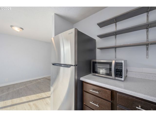 1933 W 17TH Ave B, Eugene, OR 97402