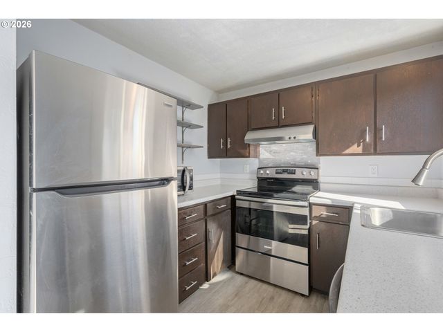 1933 W 17TH Ave B, Eugene, OR 97402