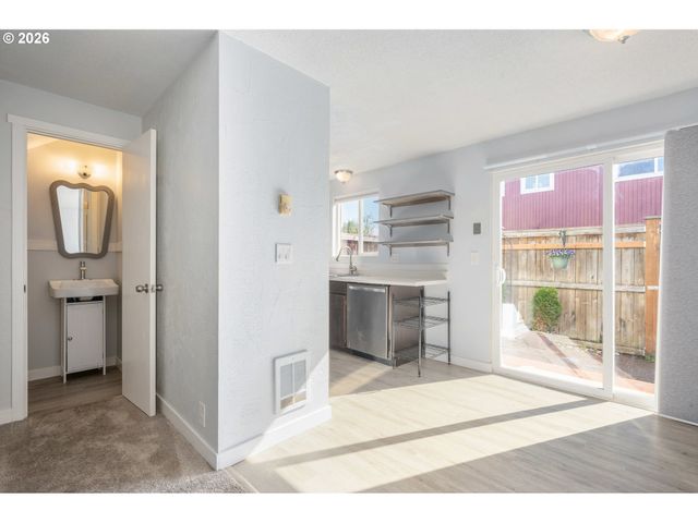 1933 W 17TH Ave B, Eugene, OR 97402