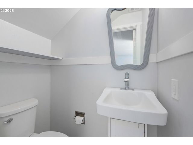 1933 W 17TH Ave B, Eugene, OR 97402