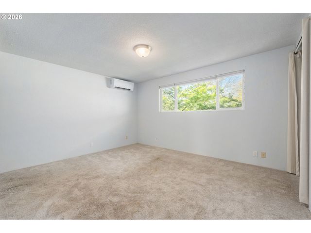 1933 W 17TH Ave B, Eugene, OR 97402