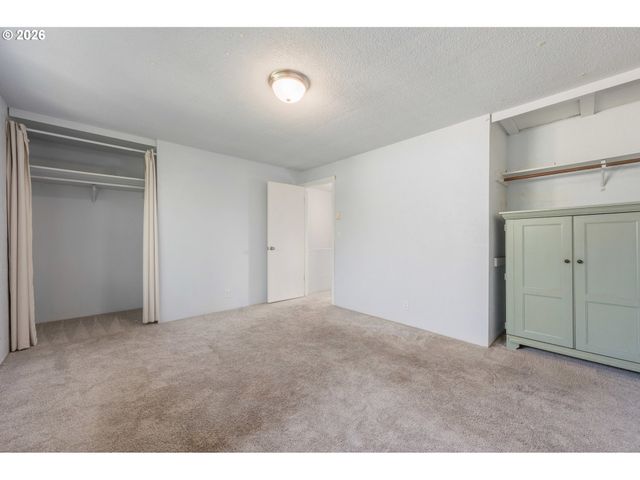 1933 W 17TH Ave B, Eugene, OR 97402