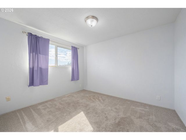 1933 W 17TH Ave B, Eugene, OR 97402