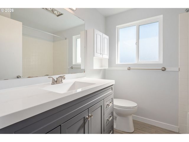 1933 W 17TH Ave B, Eugene, OR 97402