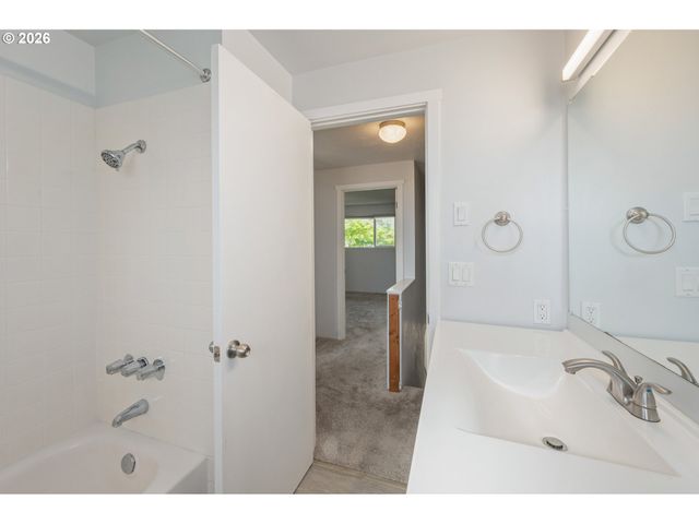 1933 W 17TH Ave B, Eugene, OR 97402