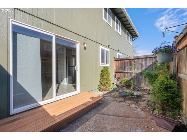 1933 W 17TH Ave B, Eugene, OR 97402