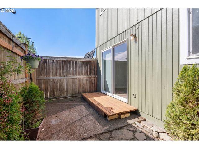 1933 W 17TH Ave B, Eugene, OR 97402