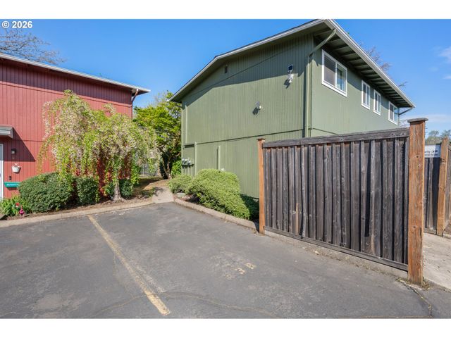 1933 W 17TH Ave B, Eugene, OR 97402