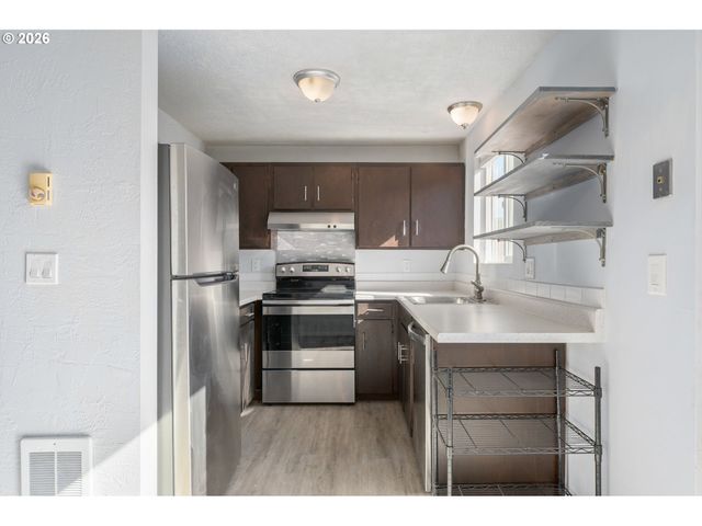 1933 W 17TH Ave B, Eugene, OR 97402