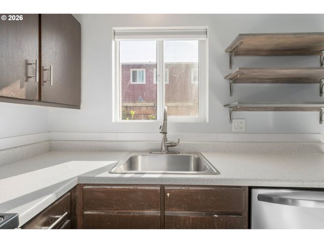 1933 W 17TH Ave B, Eugene, OR 97402