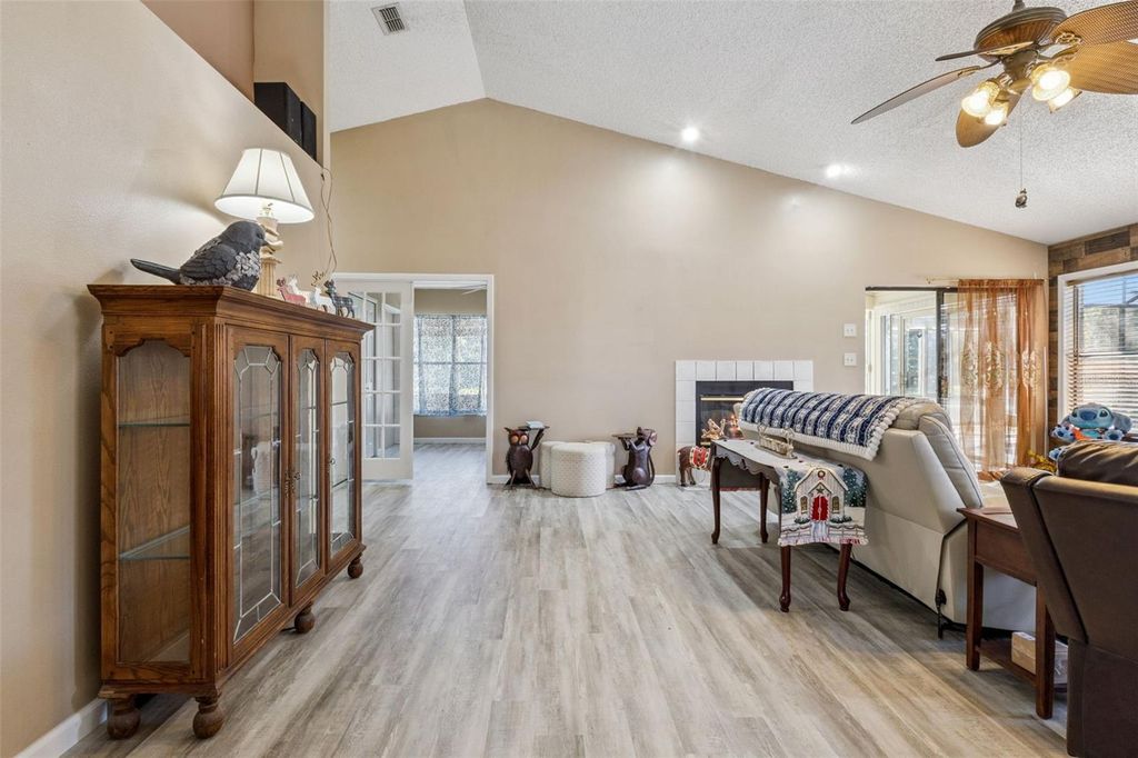 Image 11 of property listing at 5526 DEEPDALE DRIVE, Orlando, FL 32821