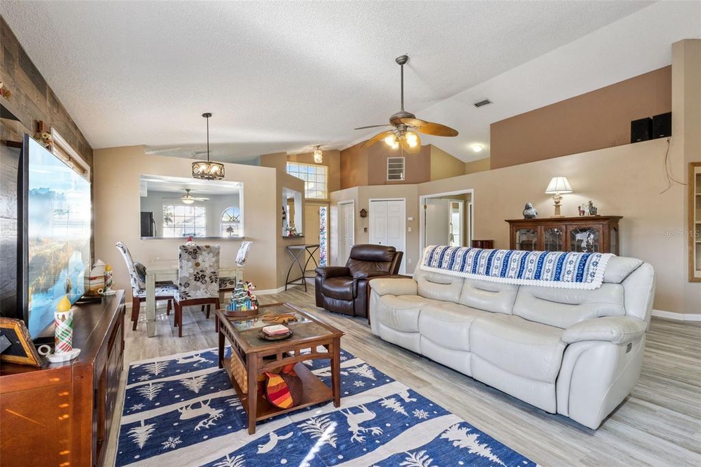 Image 13 of property listing at 5526 DEEPDALE DRIVE, Orlando, FL 32821