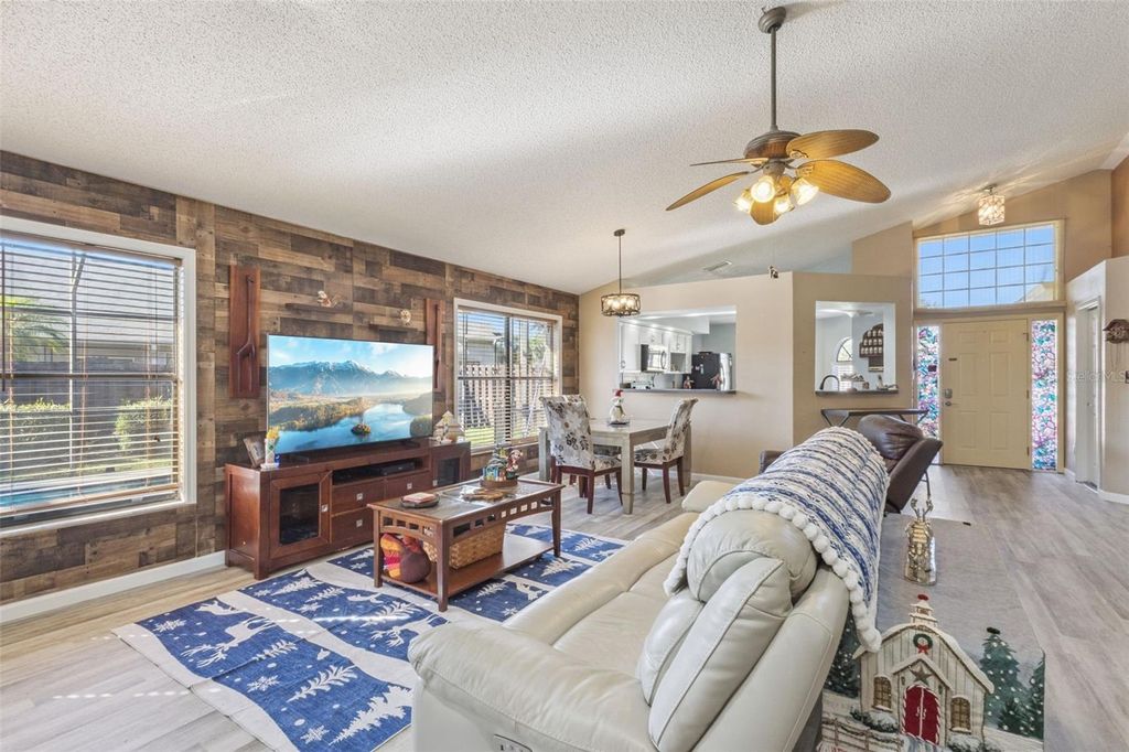 Image 14 of property listing at 5526 DEEPDALE DRIVE, Orlando, FL 32821