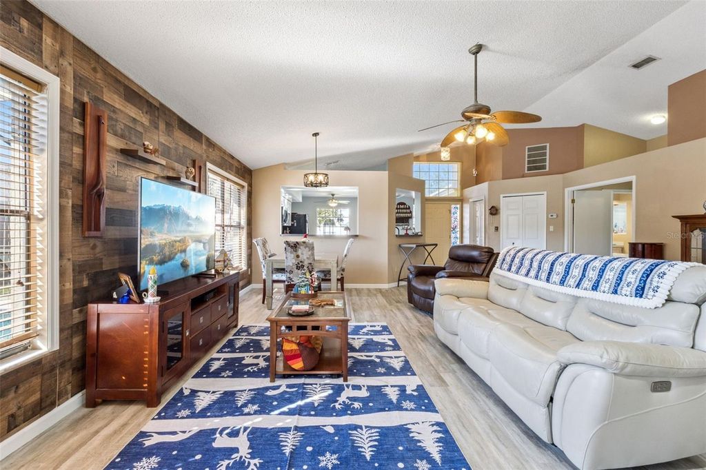 Image 16 of property listing at 5526 DEEPDALE DRIVE, Orlando, FL 32821