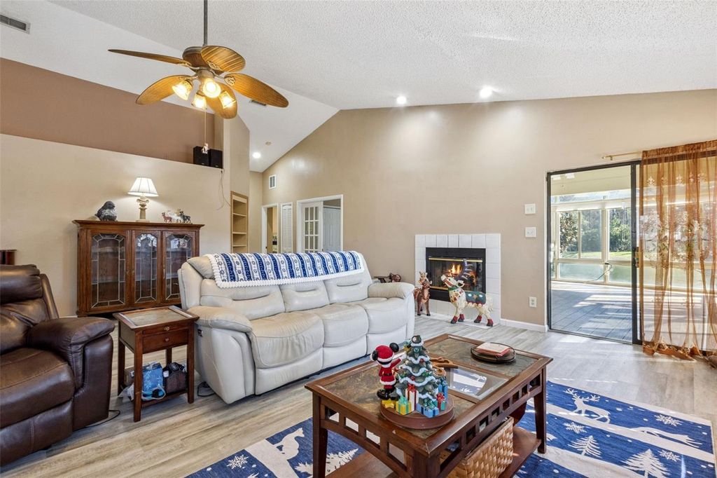 Image 17 of property listing at 5526 DEEPDALE DRIVE, Orlando, FL 32821