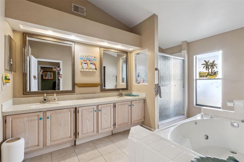 Image 25 of property listing at 5526 DEEPDALE DRIVE, Orlando, FL 32821