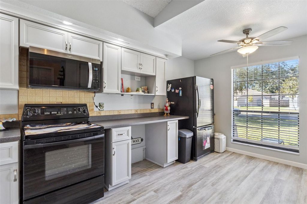 Image 5 of property listing at 5526 DEEPDALE DRIVE, Orlando, FL 32821