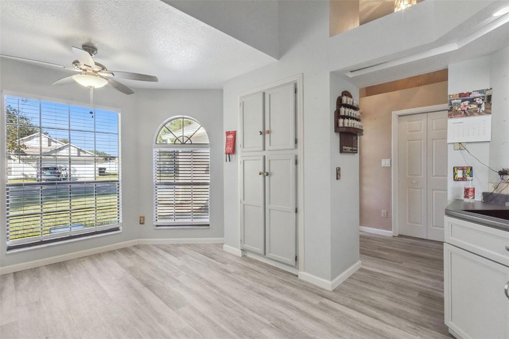 Image 6 of property listing at 5526 DEEPDALE DRIVE, Orlando, FL 32821