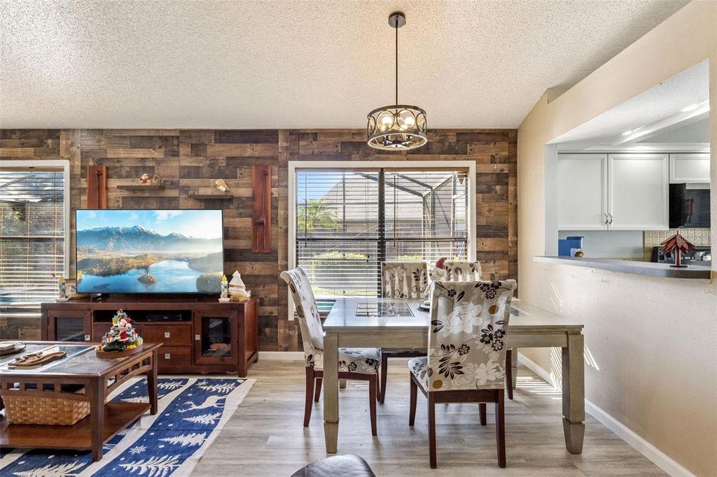 Image 8 of property listing at 5526 DEEPDALE DRIVE, Orlando, FL 32821