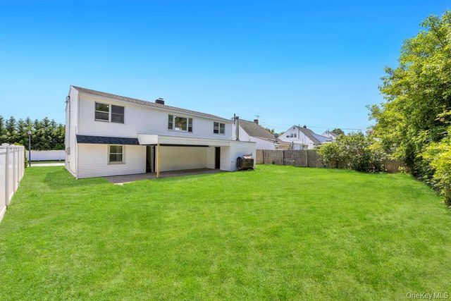 7 Sunrise Lane, Levittown, NY 11756