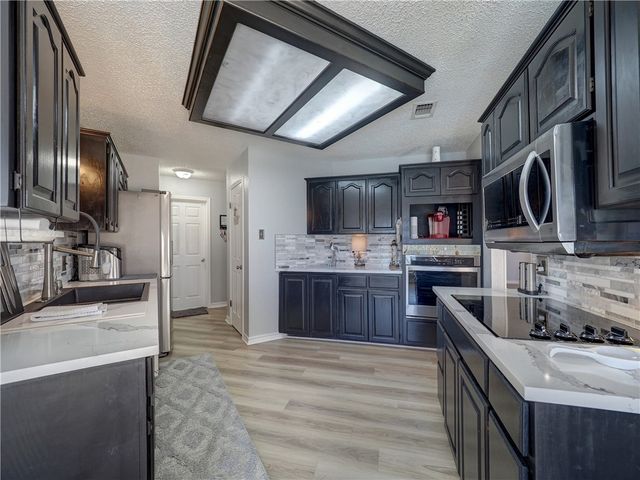 2306 Park Wood Dr, Portland, TX 78374